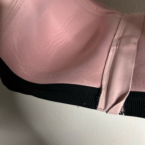 Victoria Secret Sport Incredible Lightweight Max Front Close Sports Bra - Picture 8 of 12